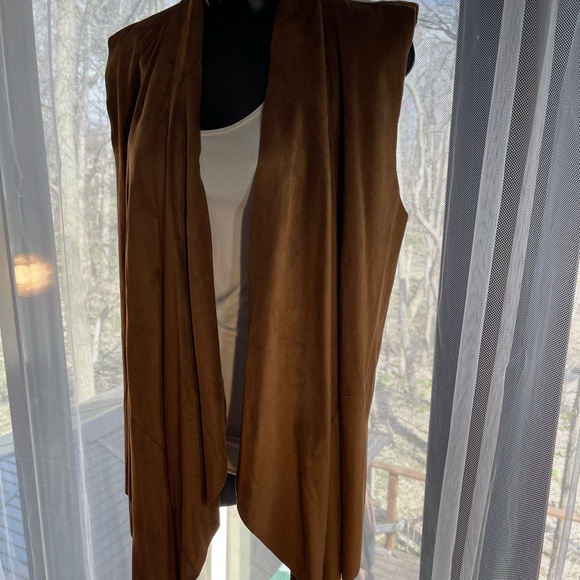 Moon Collection USA Very cute Vest .Material feels like suede, Very soft. Size L - Picture 6 of 9